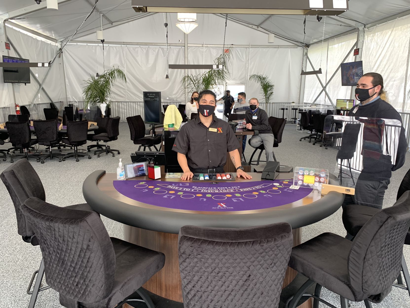 Ace & Vine a Napa card room
